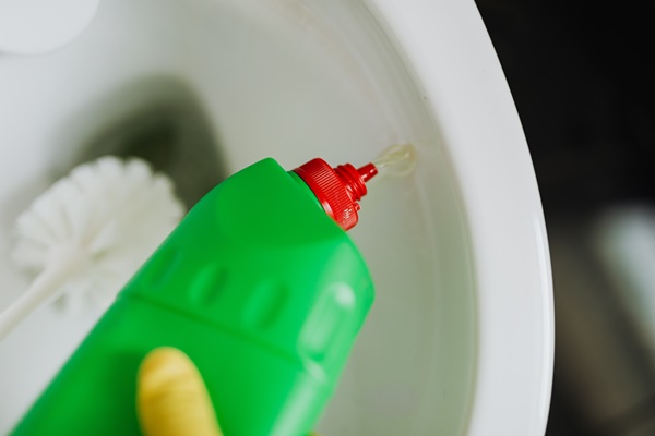 洁厕剂中的化学成分有哪些？洁厕剂不能和什么清洁产品一起使用？