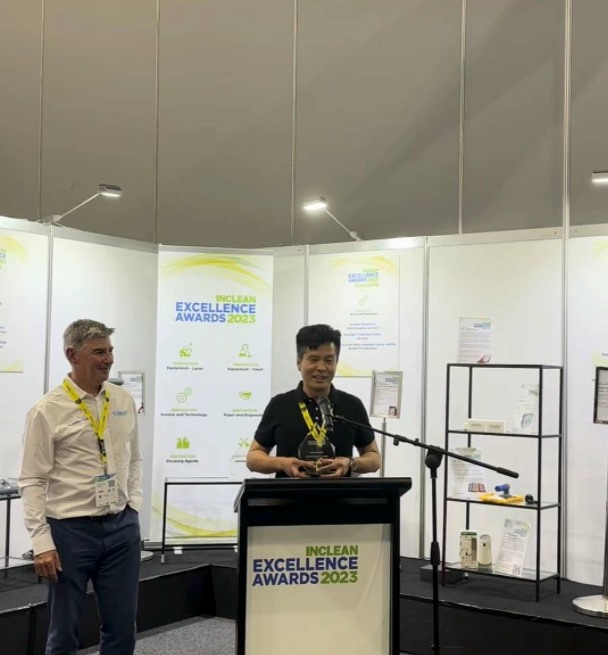 商用清洁机器人哈工澳汀首次海外展 斩获“创新卓越”大奖 无水清洁模式受国际清洁行业认可！(图5)