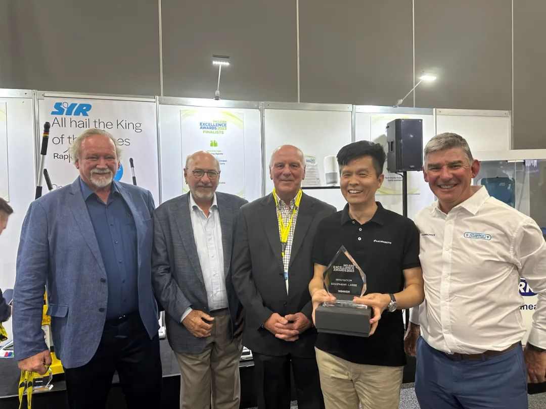 商用清洁机器人哈工澳汀首次海外展 斩获“创新卓越”大奖 无水清洁模式受国际清洁行业认可！(图7)