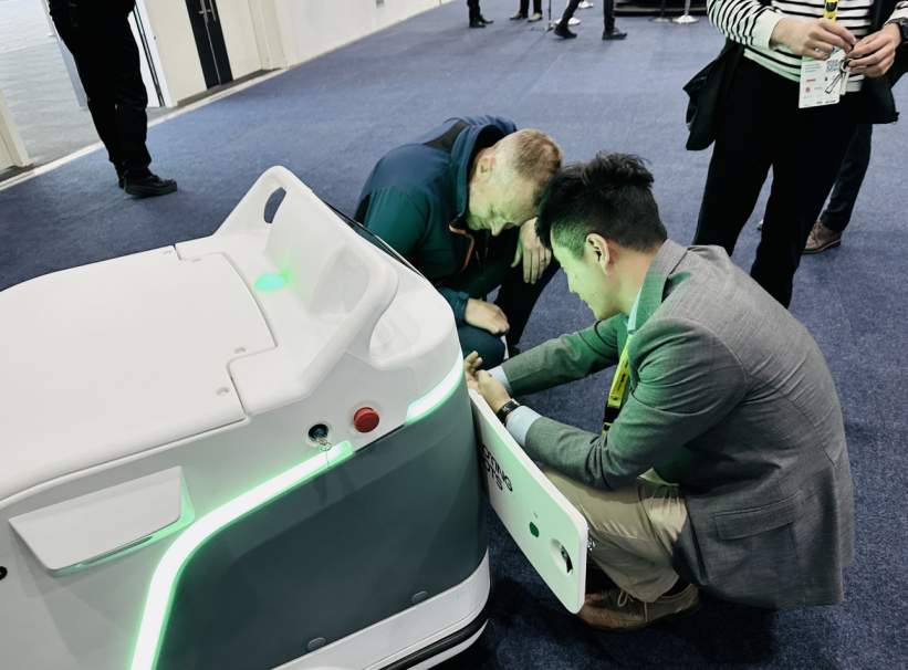 商用清洁机器人哈工澳汀首次海外展 斩获“创新卓越”大奖 无水清洁模式受国际清洁行业认可！(图12)