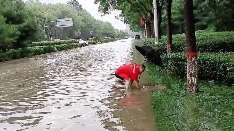 “汛”速出击！直击京津冀抗洪第一线的环卫力量(图4)