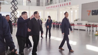 安徽省政协副主席郑宏 省交通运输厅党组书记、厅长章义一行莅临橙犀智造产业园调研考察(图1)
