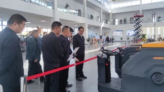 安徽省政协副主席郑宏 省交通运输厅党组书记、厅长章义一行莅临橙犀智造产业园调研考察(图2)