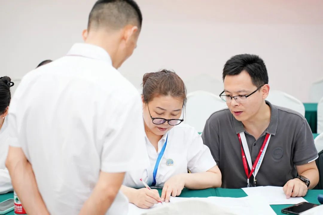 理论+实践 全方位展现行业风采 2025四川省洗染业绿洲杯职业技能竞赛精彩回顾！(图7)