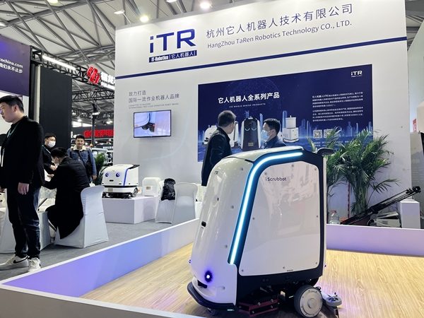 它人机器人亮相2023CCE清洁展 智慧清洁实力圈粉(图2) 它人机器人亮相2023CCE清洁展 智慧清洁实力圈粉(图2)