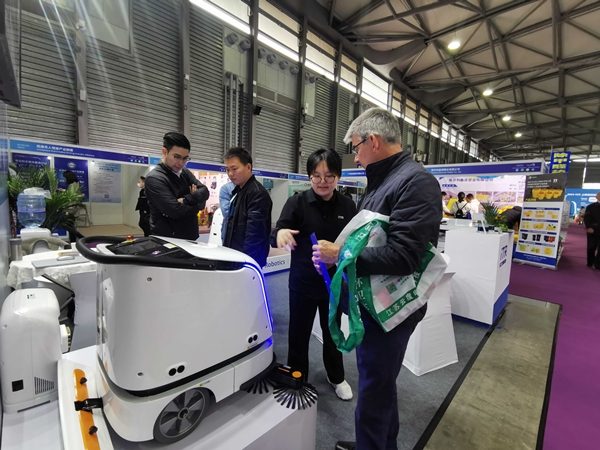 它人机器人亮相2023CCE清洁展 智慧清洁实力圈粉(图4) 它人机器人亮相2023CCE清洁展 智慧清洁实力圈粉(图4)